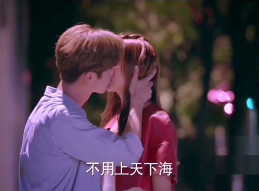 女孩清洁音乐室